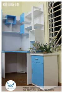 Bàn học góc 90cmx1m2 liền giá sách