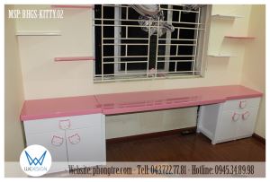 Bàn học đôi tiểu học Mèo Kitty áp cửa sổ