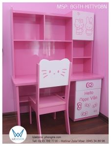 Bộ bàn ghế tiểu học Hello Kitty bên Melody có tên bé