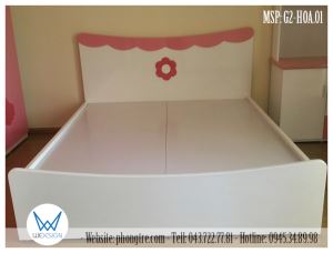 Giường bé gái trang trí bông hoa 6 cánh