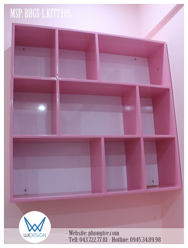 Kệ sách treo tường rộng 98cm sơn màu trắng hồng, chia nhiều khoang để sắp xếp sách vở