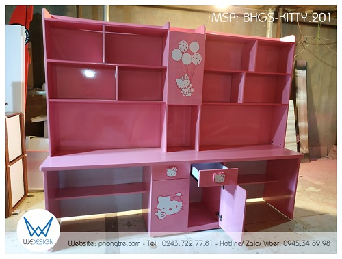 2 bé có đều có riêng tủ đồ 1 ngăn kéo - 1 cánh để sắp xếp đồ dùng học tập và cất cặp sách của mình
