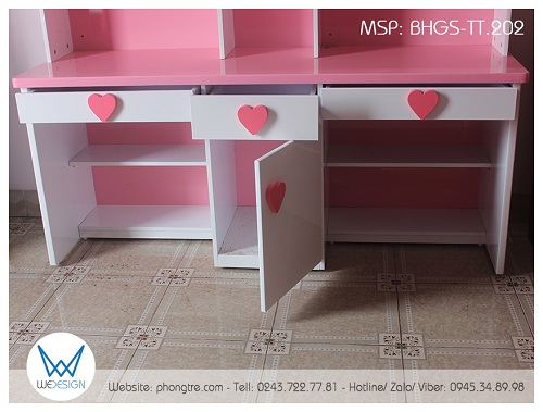 Mặt bàn được làm sâu 50cm, phía dưới mặt bàn có tủ đồ 1 ngăn kéo - 1 cánh ở giữa - 2 bé sẽ ngồi học 2 bên, ở vị trí ngồi học có ngăn kéo và kệ để đồ phía trong