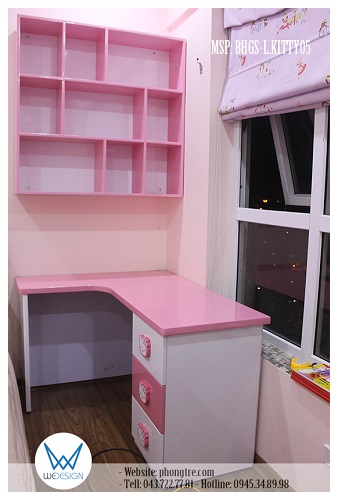 Bàn học góc Hello Kitty MSP: BHGS-L.KITTY05 đặt ở góc tường 98cmx120cm