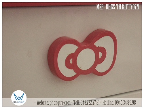 View chi tiết tay nắm gỗ hình nơ cài đầu của Mèo Hello Kitty