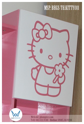 Chi tiết trang trí Mèo Kitty cầm hoa xinh trên cánh tủ giá sách của bàn học
