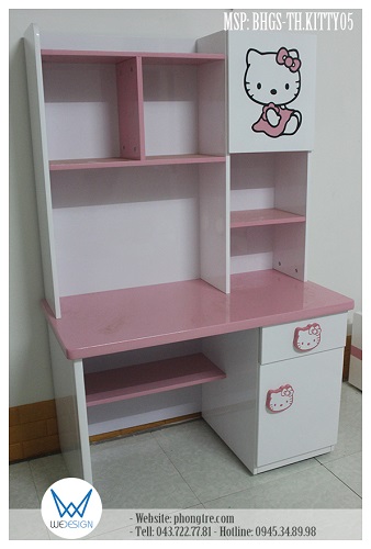 Bàn học tiểu học trang trí Hello Kitty mặc váy hồng 05