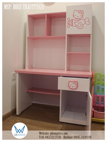 Bàn học tiểu học liền giá sách Hello Kitty lái máy bay MSP: BHGS-TH.KITTY0211 có kích thước dành cho bé gái sử dụng trong 5 năm cấp 1