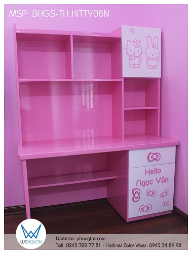 Bàn học trang trí Hello Kitty bên Melody và tên bé gái