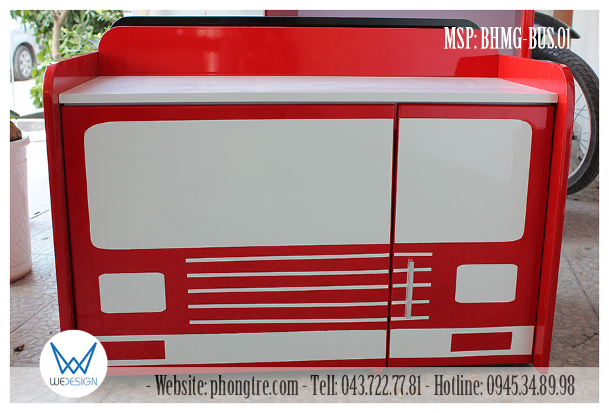 Khi học xong, ghế được đẩy vào gầm bàn, rất gọn