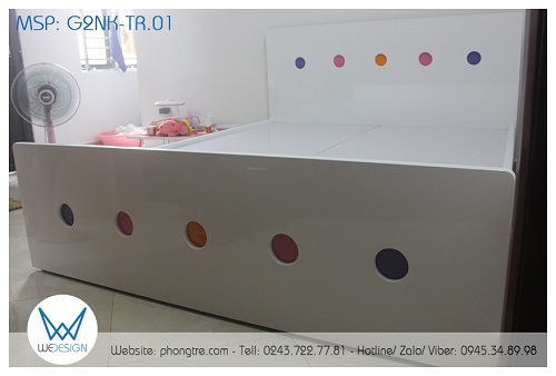 Thiết kế đầu cao và đầu thấp giường đều là một hàng 5 hình tròn cùng đường kính với màu sắc yêu thích của bé, chỉ khác nhau về chiều cao