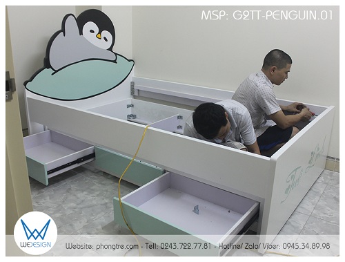 Giường tầng dưới có 3 ngăn kéo để vừa gối và chăn mỏng