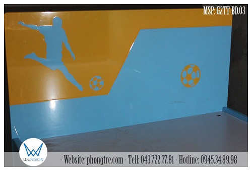 Đầu cao giường tầng thấp MSP: G2TT-BD.03 trang trí chủ đề bóng đá với hình ảnh cầu thủ đang sút bóng