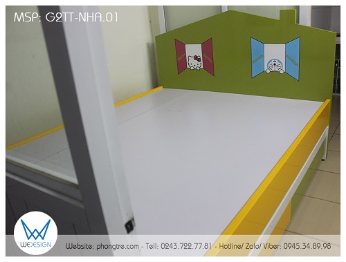 Giường tầng trên kích thước 1m6x2m trong lòng giường, sử dụng 2 tấm dát phản, 1 tấm 40x200cm cho phần kho để đồ dưới giường và 1 tấm 120x200cm cho phần còn lại của giường tầng trên