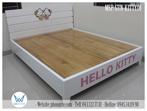 Giường gỗ sồi tự nhiên trang trí Hello Kitty 