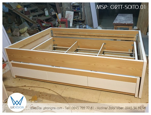 Giường tầng trên có kết cấu giống như giường ngủ bình thường, liên kết đầu thấp đầu cao bằng ke giường sử dụng liên kết ốc và vít