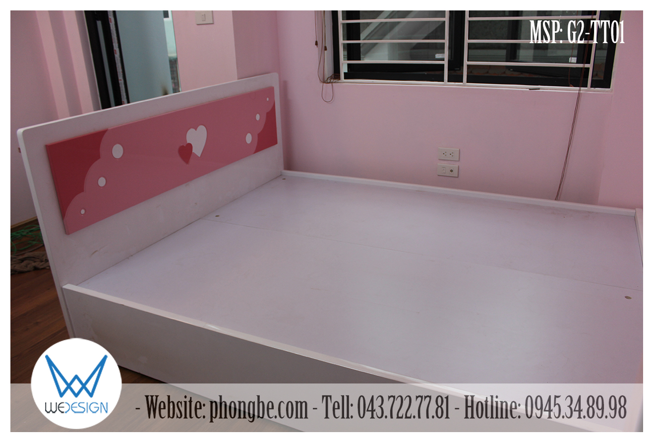 Giường ngủ của bé gái nhà anh Sơn. Loại giường 1m6x2m, dát phản