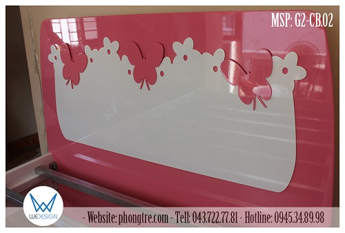 Chi tiết trang trí những cánh bướm hồng bay lượn trong vườn hoa xinh được cắt CNC tạo hình từ gỗ MDF, dày 5 ly