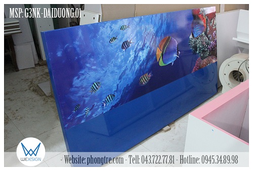 Đầu giường ngủ trang trí tranh đàn cá đang bơi lội dưới đáy đại dương xanh bên rặng san hô