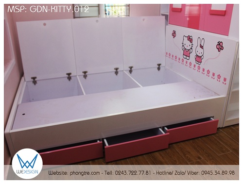 Giường ngủ đa năng Hello Kitty và Melody chơi vườn hoa