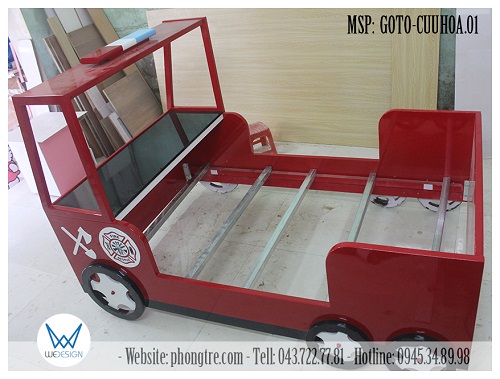 Khung giường liên kết đầu giường và thành giường bằng ke giường ở 4 góc dưới mặt dát