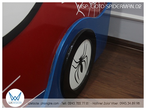 Bánh xe gỗ của giường được sơn trang trí Logo Spider Man
