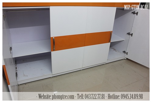 Tủ có kích thước 2m (rộng) x1m (cao) x0.55m (sâu) được chia 2 buồng có kết cấu giống nhau