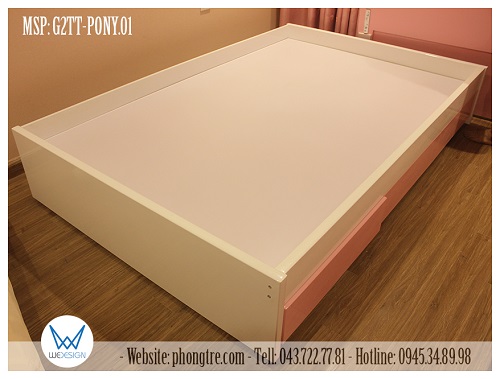 Giường tầng dưới sử dụng tấm dát phản 1m2x1m9 làm bằng gỗ MDF, tráng Melamin 2 mặt, dày 1.5cm
