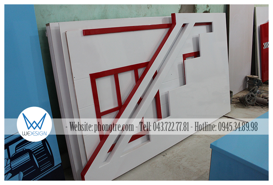 Các chi tiết của khung giường tầng gồm có cầu thang và vách, trần được sơn hoàn thiện