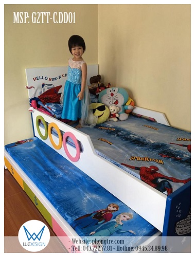 View 1- Bé Chip đang đứng trên giường tầng trên