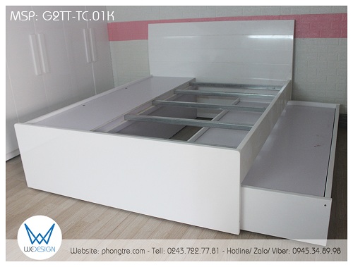 Giường tầng trên đặt tấm dát nhỏ sử dụng cho phần hộc kho 3 khoang, gác thang kẽm hộp vuông 4cm để đỡ tấm dát lớn