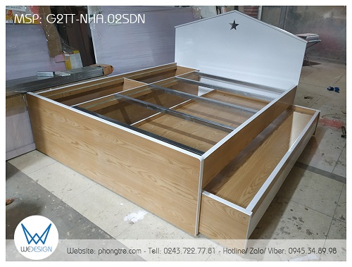 Giường tầng trên sử dụng kho và thang giường bằng kẽm hộp để đỡ dát giường