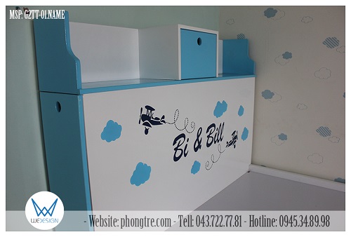Chi tiết trang trí máy bay và tên 2 bé trai trên đầu cao giường tầng thấp G2TT-01 phiên bản G2TT-01.NAME