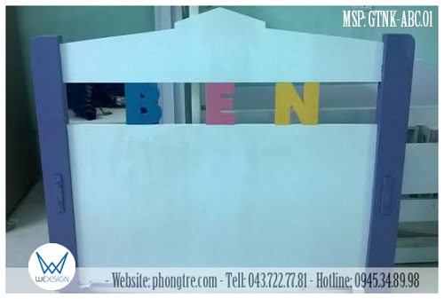 Đầu cao giường trang trí chữ cái sắc màu xếp thành nick name của bé