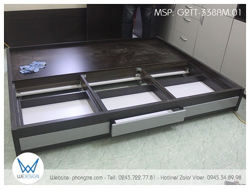 Giường tầng dưới có kích thước 1m4x1m9 sử dụng 2 tấm dát phản MDF vân gỗ óc chó dày 1,5cm