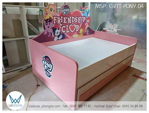 Chi tiết lưng giường và logo đều được cắt CNC và cán tranh in PP ngoài trời