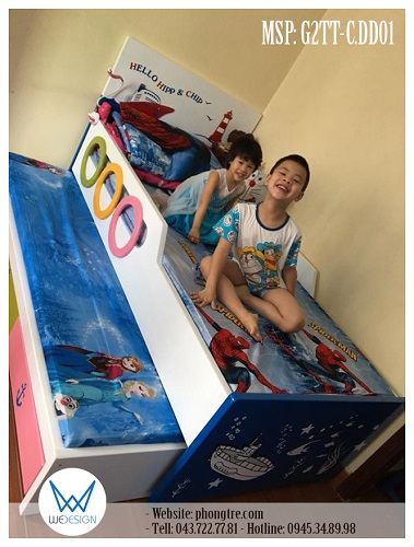 View 3: 2 mẫu nhí Hipp và Chip cùng tạo dáng vui vẻ khi mẹ Giang chụp ảnh check in giường mới của 2 bé