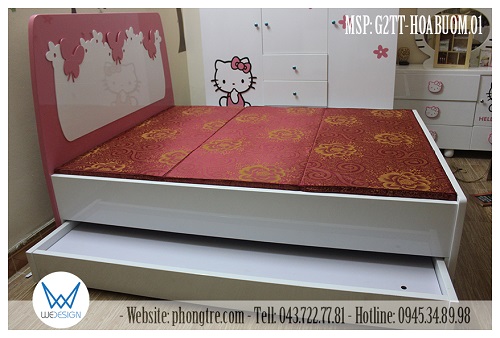 Giường tầng dưới có kích thước 1m2x1m9, sử dụng dát phản và di chuyển bằng bánh xe