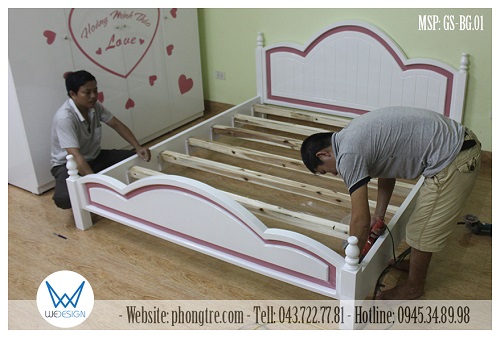 Lắp đặt giường ngủ công chúa gỗ sồi tự nhiên của bé Minh Thảo
