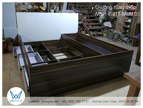 Giường tầng thấp của gia đình nhà chị Yến có kiểu dáng giường 2 tầng thấp 1m6 và 1m2 có tủ kho để đồ cho phần gầm giường dư phía dưới