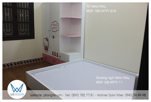 Bên phải cửa ra vào phòng ngủ 2 bé gái bố trí giường ngủ Hello Kitty 1m6x2m và tủ quần áo Hello Kitty liền kệ trang trí ở đuôi giường