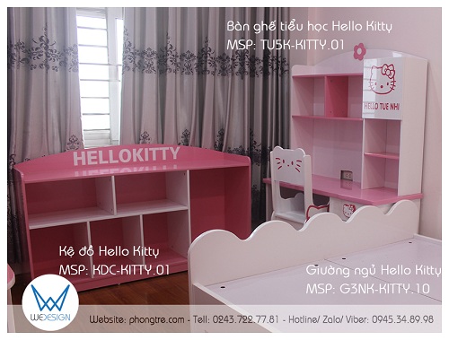 Đưa mắt sang bên phải, gần với kệ để đồ Hello Kitty là góc học tập của bé Tuệ Nhi