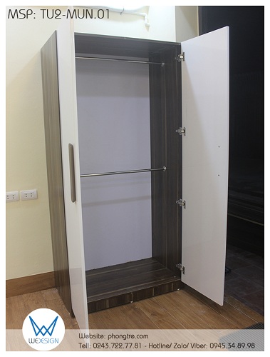 Bên trong tủ có 2 suốt để đồ treo của gia đình