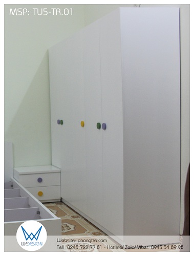 Tủ 5 cánh màu trắng có tay nắm gỗ hình tròn sắc màu