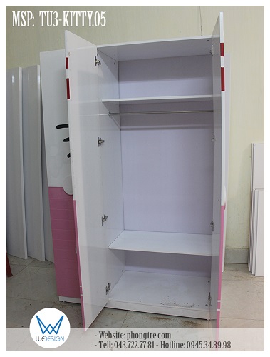 Kết cấu bên trong của buồng tủ lớn của tủ quần áo Hello Kitty của bé Phi Yến