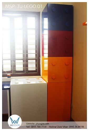 Tủ quần áo Lego của phòng bé trai nhà chị Hoài kê ở vị trí sau lưng là cửa sổ và giường sẽ đặt tựa vào tủ này