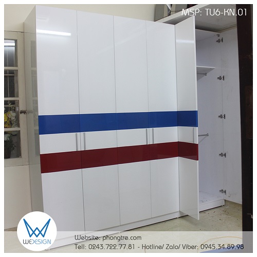 Buồng tủ bên phải có đợt gỗ bên trên và 2 suốt treo đồ ngắn