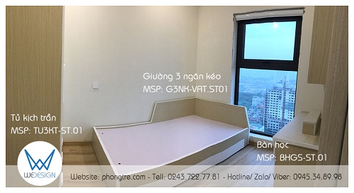 View phòng ngủ có cửa sổ sát sàn của Teens Boy phối melamine vân sồi trắng và màu trắng nhìn từ cửa ra vào, vào phòng
